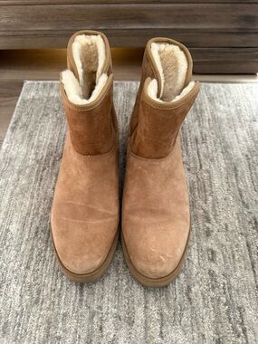UGG Classic Short Suede Winter Boots in Chestnut with Shearling
